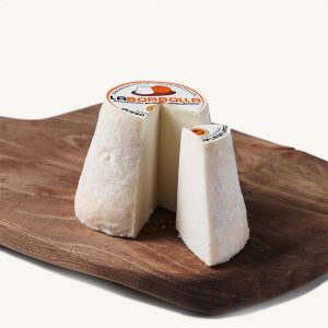 Afuega´l Pitu DOP atroncau blanco (white) cheese, whole piece
